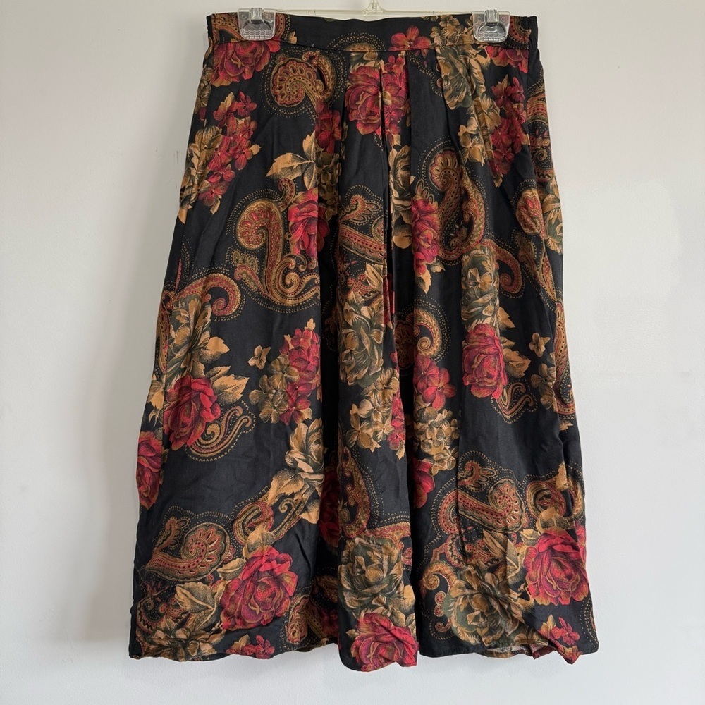 Elegant Vintage Floral Skirt in Black and Red